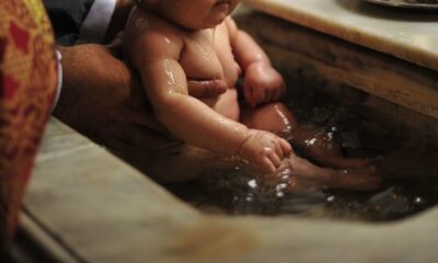 Bebé muere tras bautizo ortodoxo