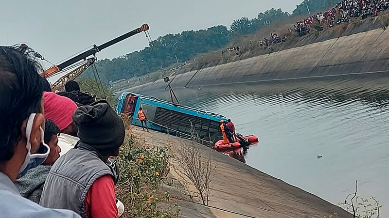 muertos autobús canal de agua en India - ACN