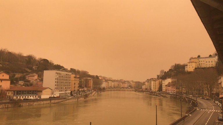 Cielo amarillo en Francia - ACN