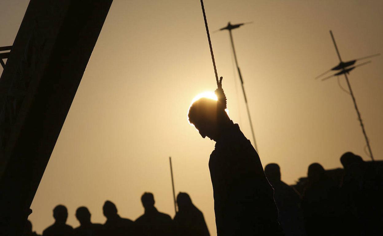 ahorcaron hombres irán violar alpinista- acn