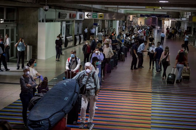 pasajeros protestan aeropuerto de maiquetía- acn
