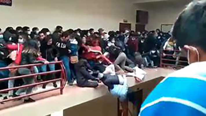 Universitarios en Bolivia murieron tras caer al vacío