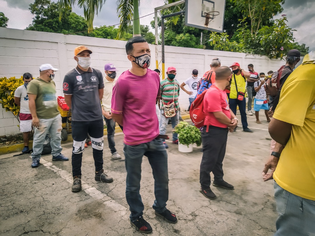Policía de Libertador 300 personas