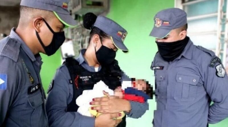 Mujer empeña a su bebé