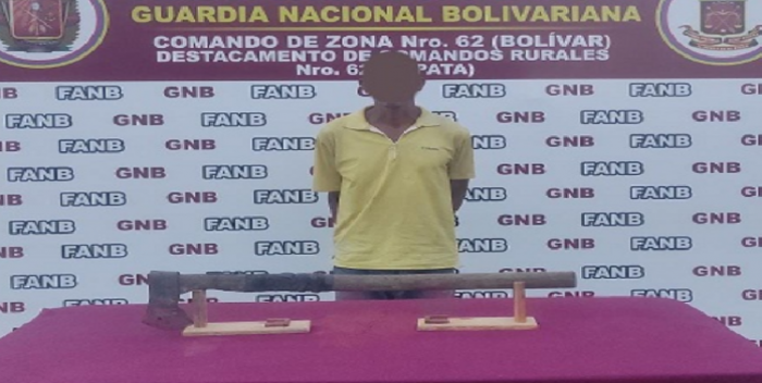 Asesinó con un hacha a su pareja e hijastra - ACN