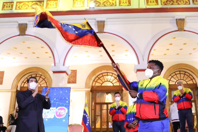 Maduro abanderó a delegación venezolana - noticiacn