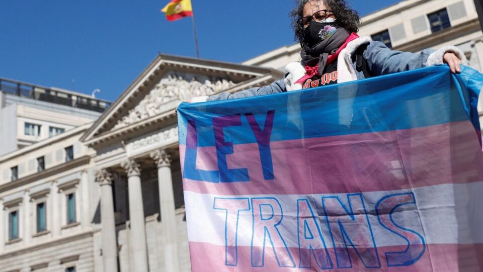 Nueva ley trans es España permite cambio de sexo sin permisos ACN