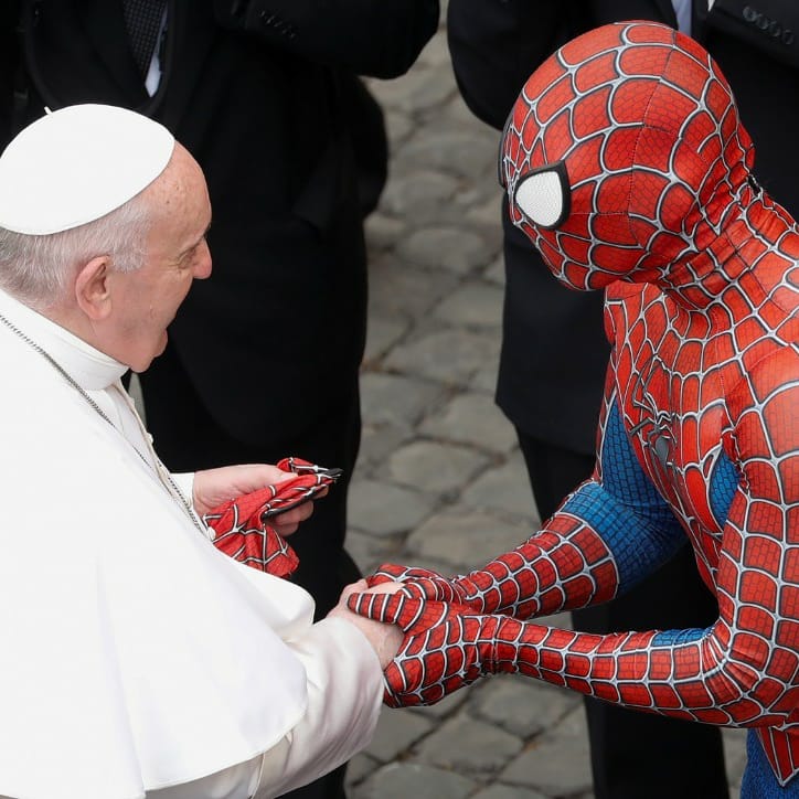 spiderman en el vaticano- acn