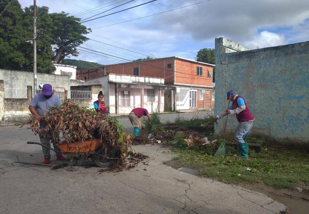 Ejecutan plan de limpieza en centros electorales. Foto: Alcaldía de Naguanagua