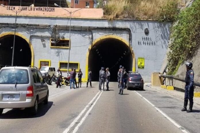 Personas quedaron atrapadas en túnel de El Paraíso
