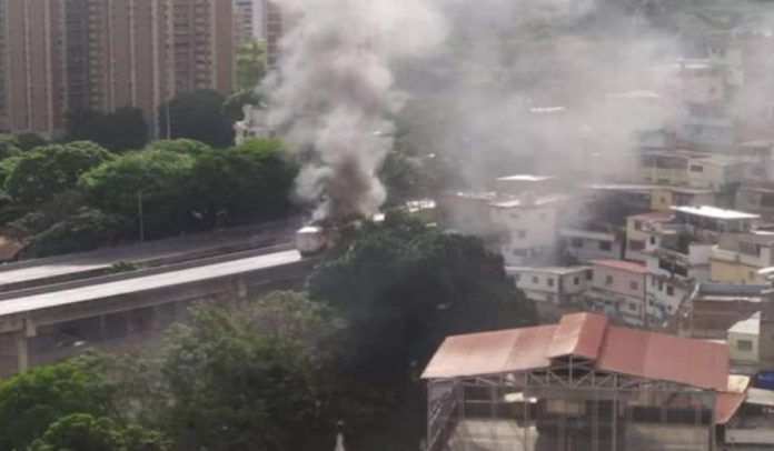Quemaron una gandola en túnel El Cementerio