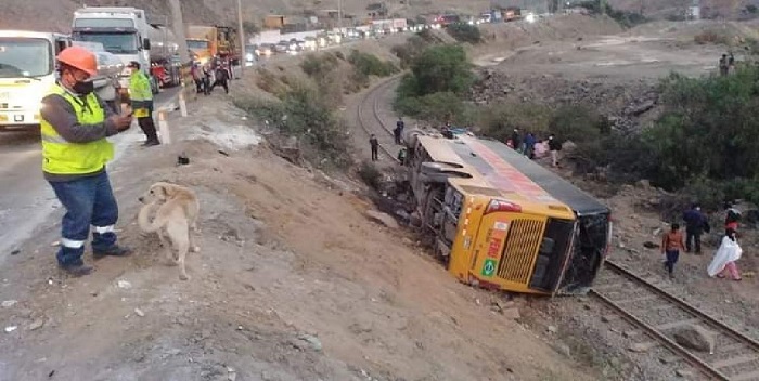 Volcamiento de un bus en Perú