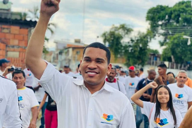 Leocenis García anuncia candidatura - ACN