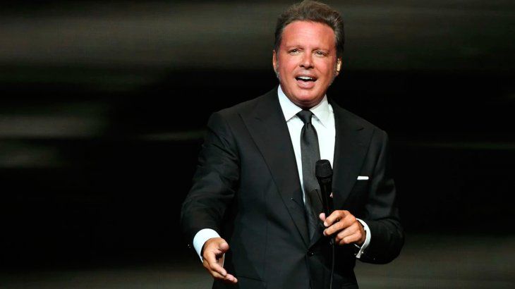 Luis Miguel es operado de emergencia