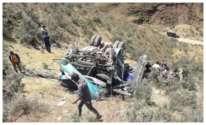 Autobús cayó por precipicio en Perú - noticiacn