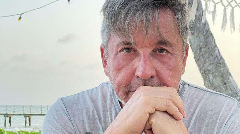 Ricardo Montaner molesto por cumplir cuarentena