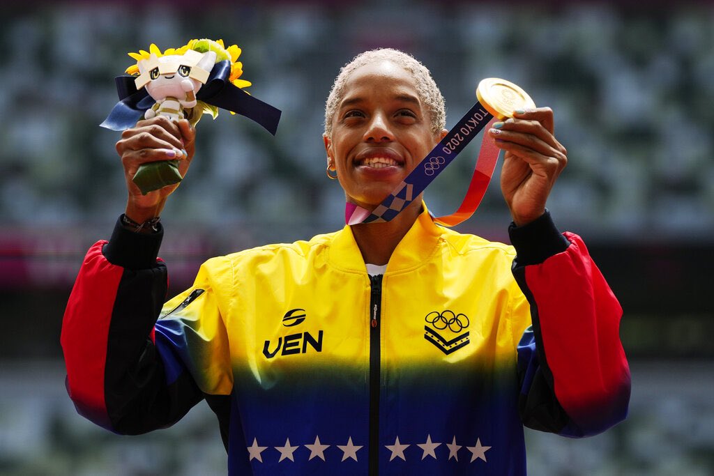 Yulimar Rojas recibió su medalla - noticiacn- noticiacn