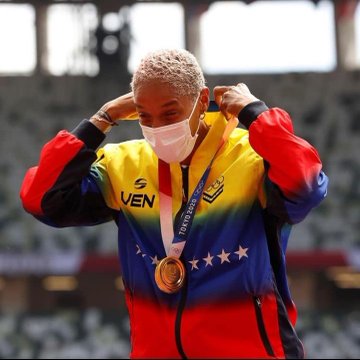 Yulimar Rojas recibió su medalla - noticiacn