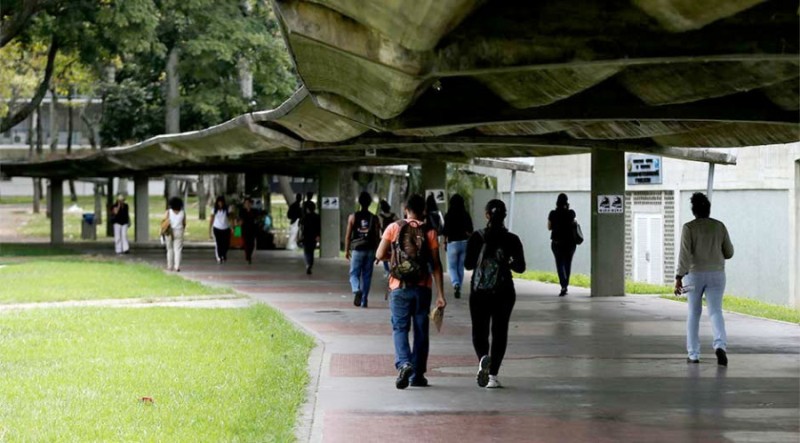 Clases semipresencial en la UCV