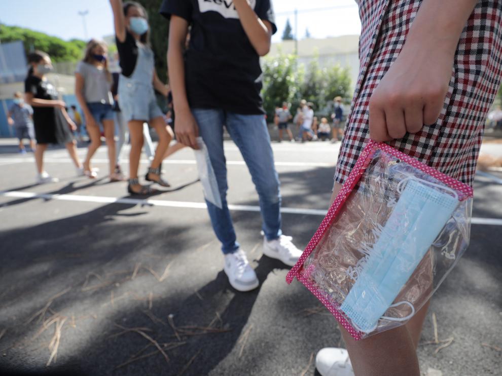 Francia eliminará la mascarilla