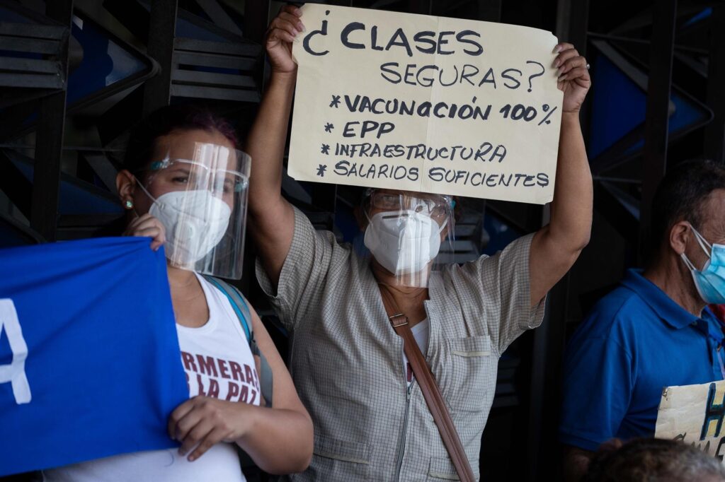 Gremio docente protestó reinicio de clases - noticiacn