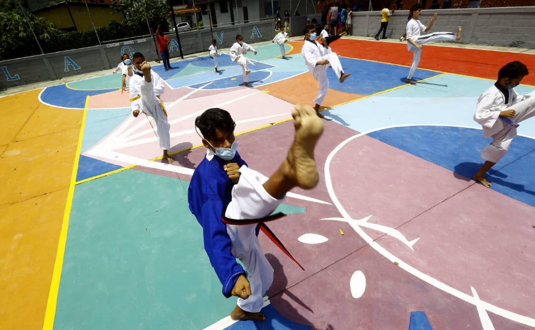 Reinaugurada cancha en Barrio Unión
