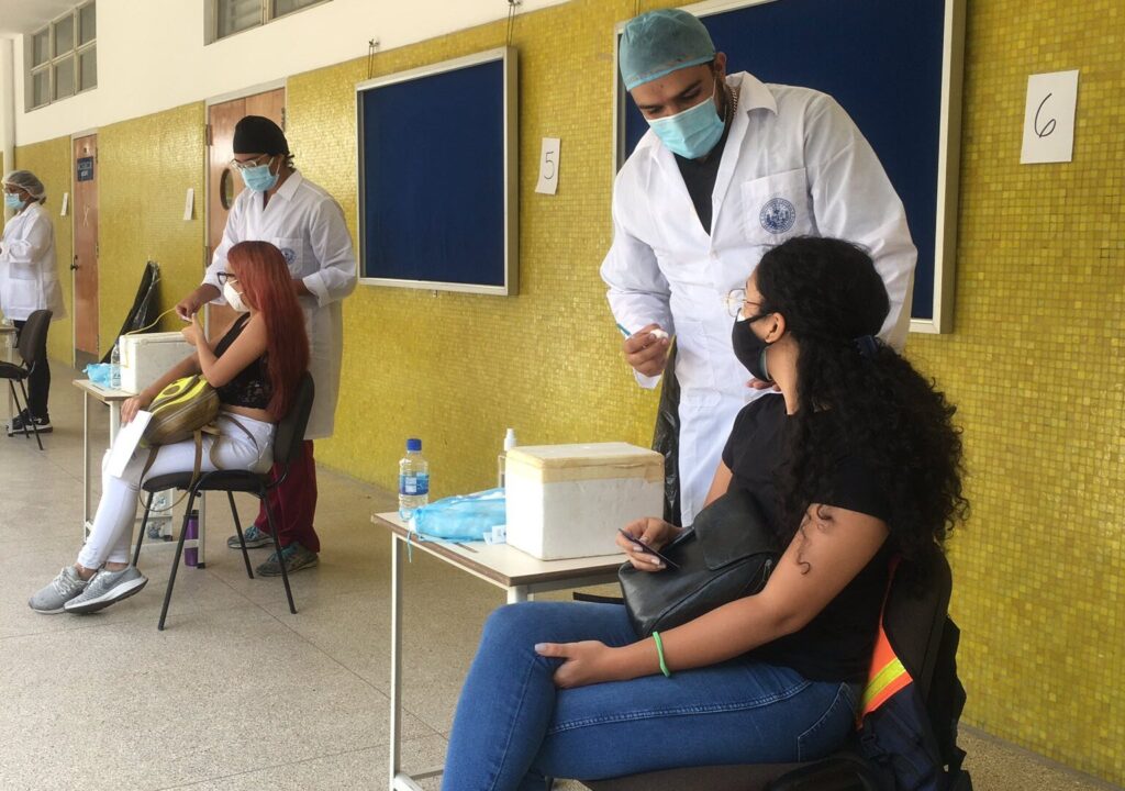 El 81% de maestros han sido vacunados - noticiacn