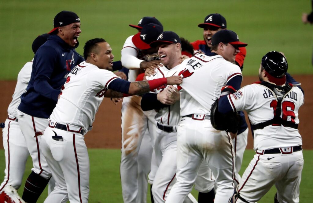 Atlanta avanza a la Serie Mundial - noticiacn
