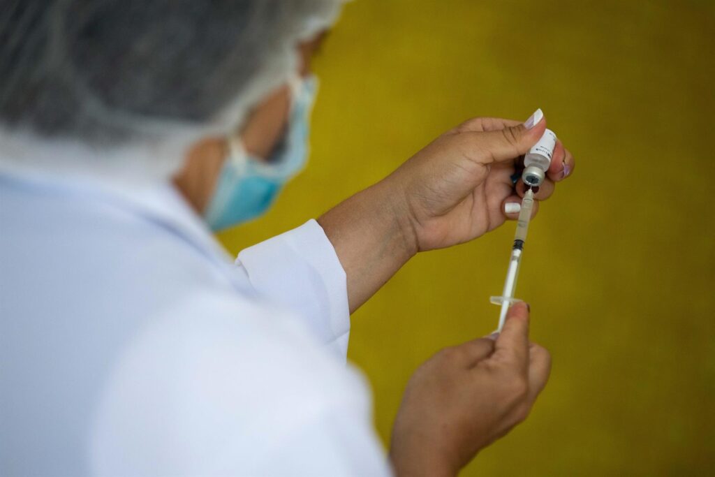 Gobierno plantea vacunar en farmacias - noticiacn