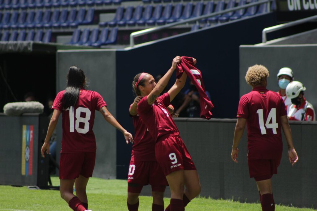 Vinotinto femenina goleó a Ecuador - noticiacn