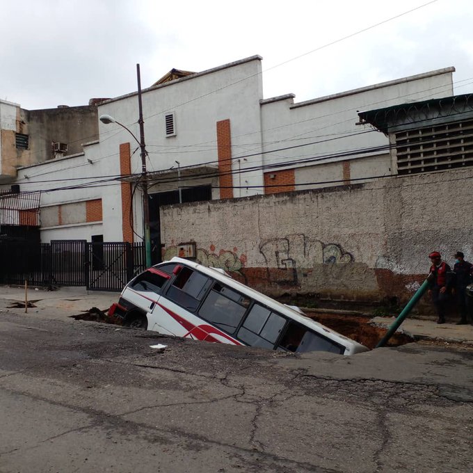 autobús tragado hueco artigas - acn