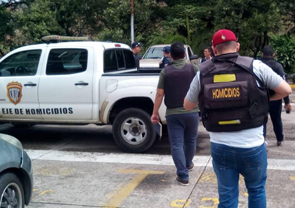 Hallan a una mujer enterrada en su patio