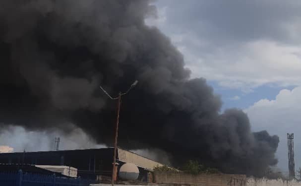 Incendio en antiguas instalaciones de Sidetur