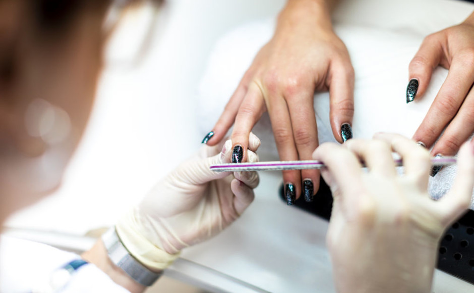 Manicurista en La Guaira - ACN