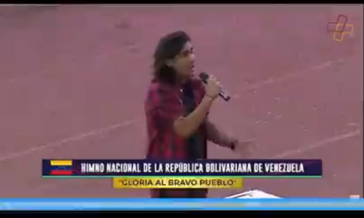 Vocalista de Novanout olvidó la letra del Himno