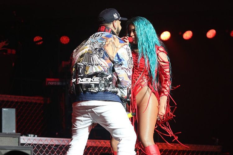 karol g sorprendida por anuel- acn