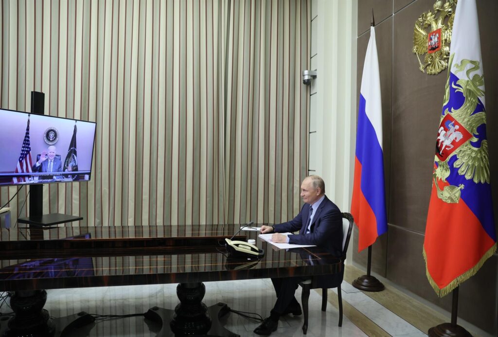 Biden amenaza a Putin con sanciones - noticiacn
