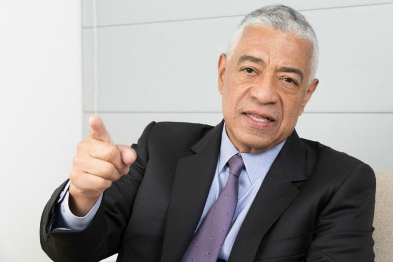 Claudio Fermín inscribe candidatura