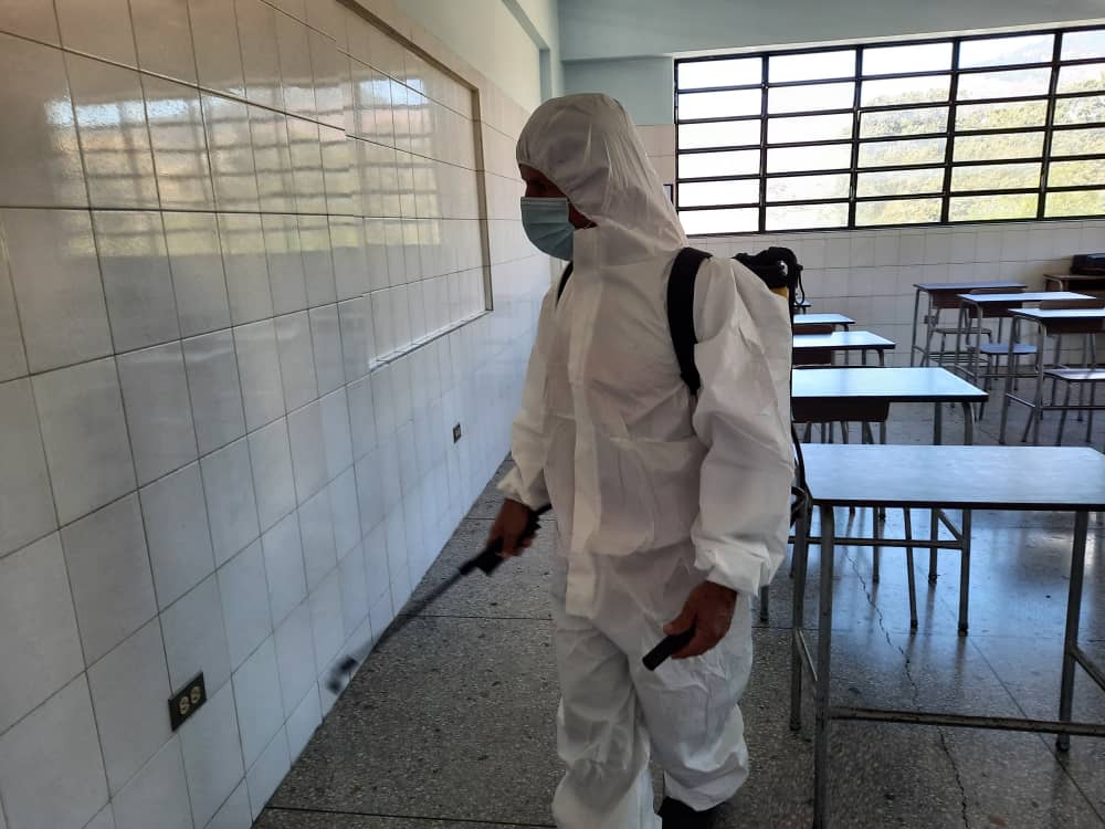 Desinfección en planteles educativos de Naguanagua
