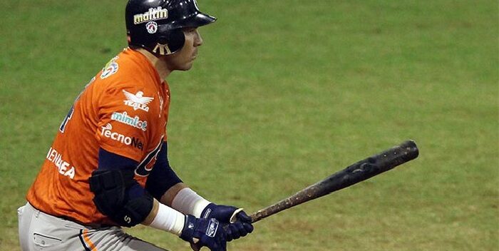 Caribes a un juego del título