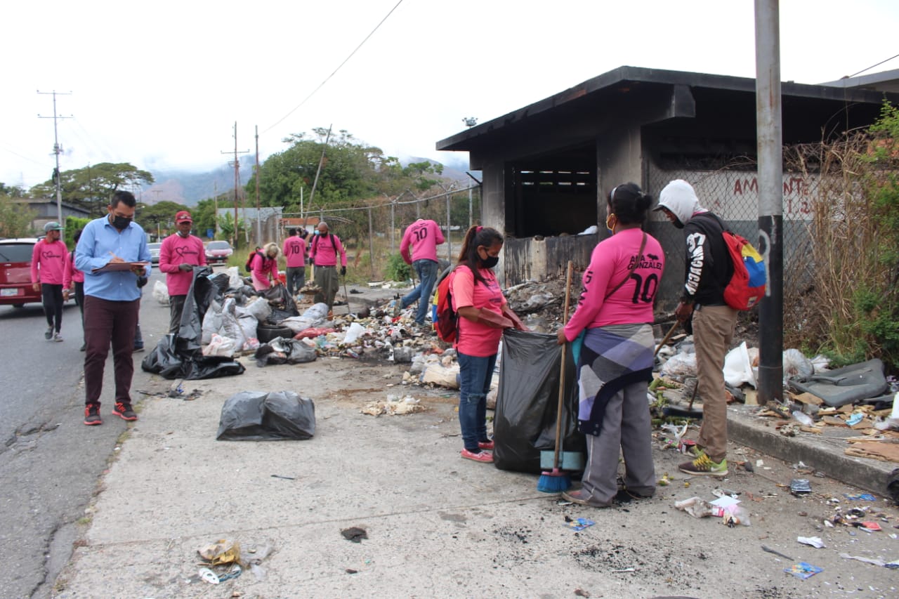 Limpieza en Aldea Bolivariana