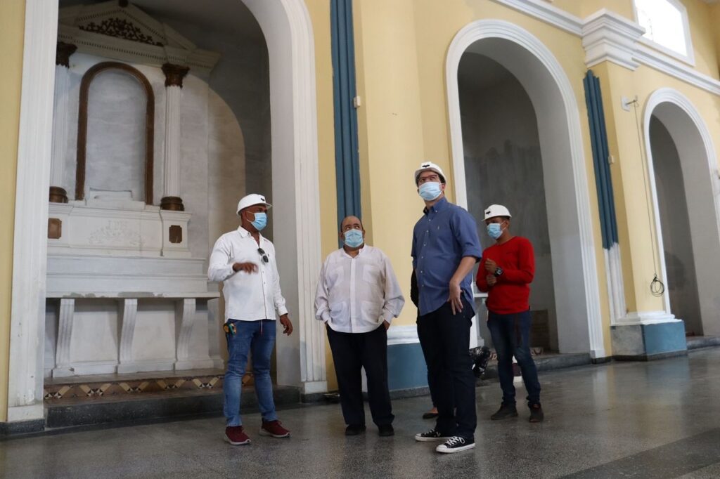 Julio Fuenmayor supervisó trabajos de iglesia - noticiacn