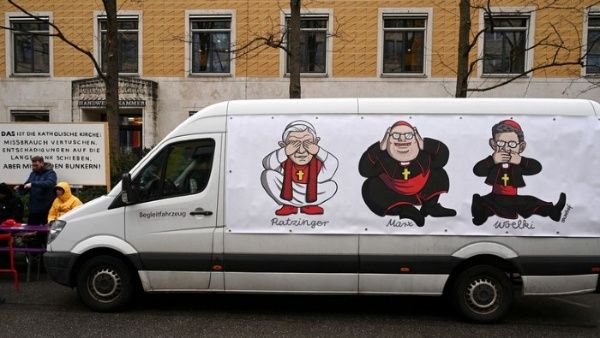 Papa Benedicto XVI y abusos de niños