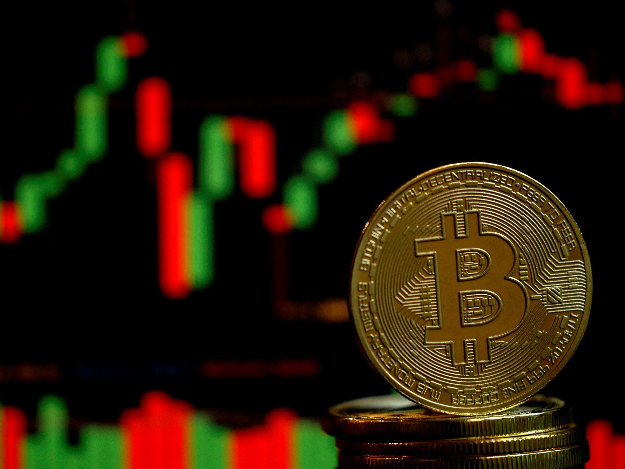 bitcoin se desploma viernes- acn