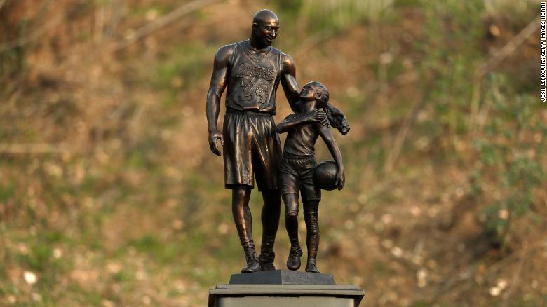 estatua-kobe-gianna-bryant-accidente