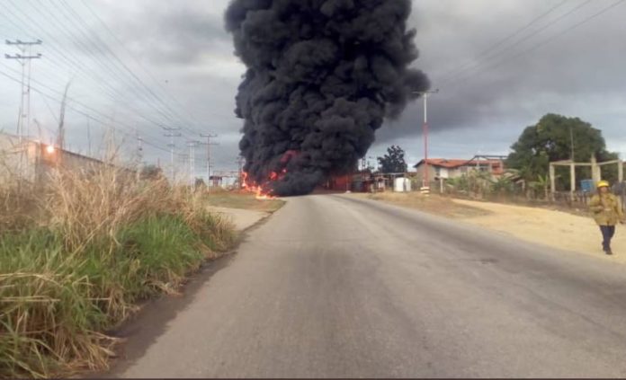 gandola-gasolina-incendio-valles-del-tuy-acn