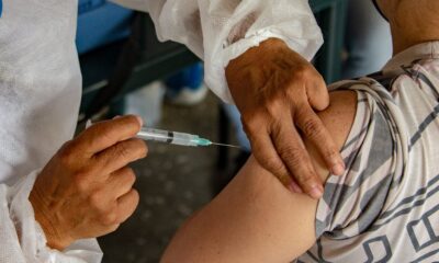 vacunacion-refuerzo-covid-19-acn
