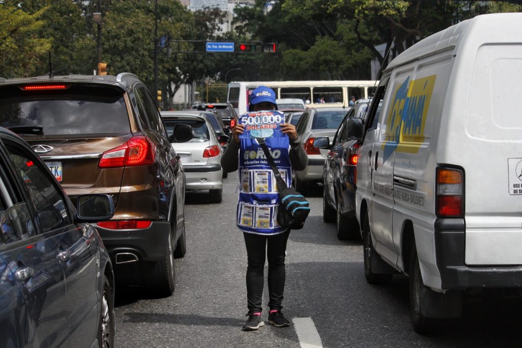 Vendedores de lotería regresan a las calles