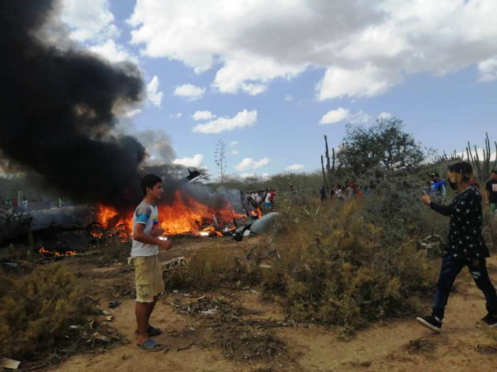 Dos muertos en accidente de helicóptero - noticiacn