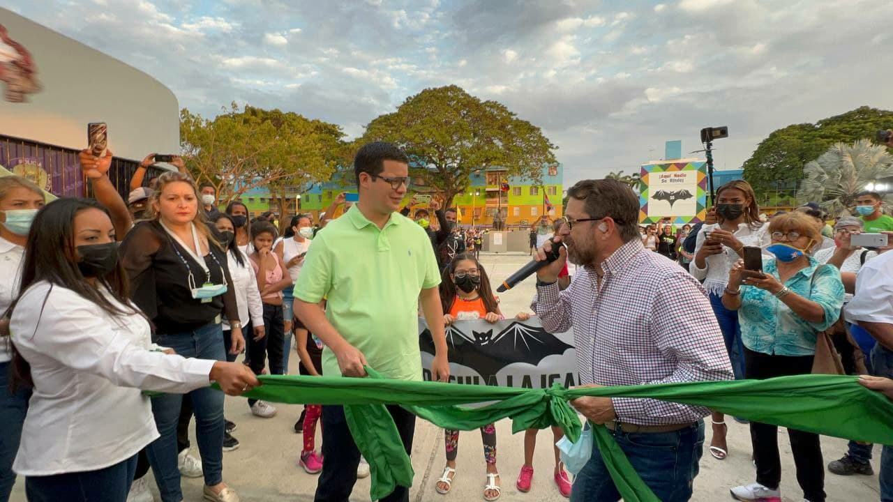 Reinauguraron plaza Drácula-acn